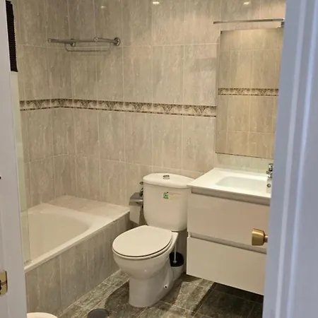 Apartment - Sleep 2-6 People *